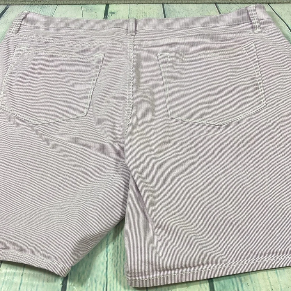 Riders by Lee Shorts Women Size M Purple & White Stripe Midrise